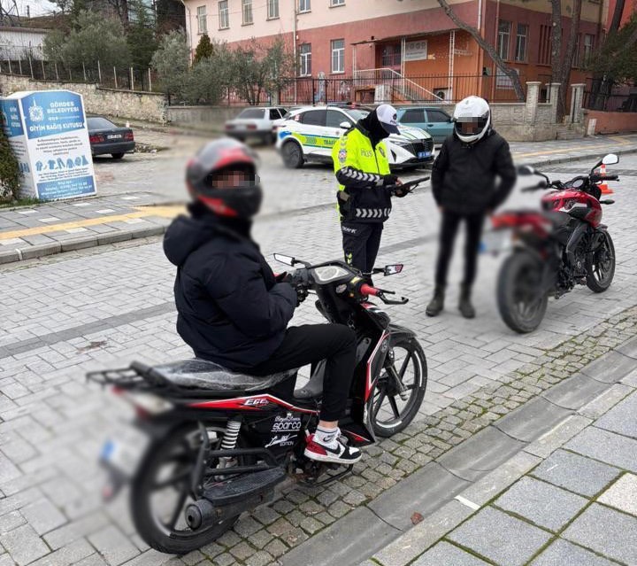 manisada motosiklet denetimlerinde 3 gunde 42 milyon tl ceza 0 JqwSgfJn