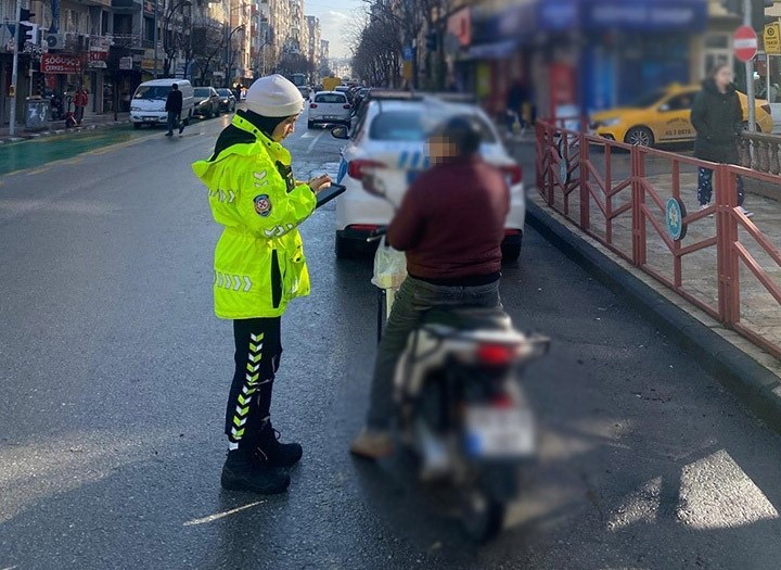 manisada motosiklet denetimlerinde 3 gunde 42 milyon tl ceza 1 OWIsUfid