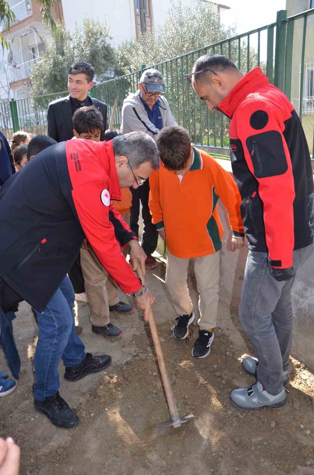 manisada okul bahceleri baga donusuyor 6 HzQGrN3Y