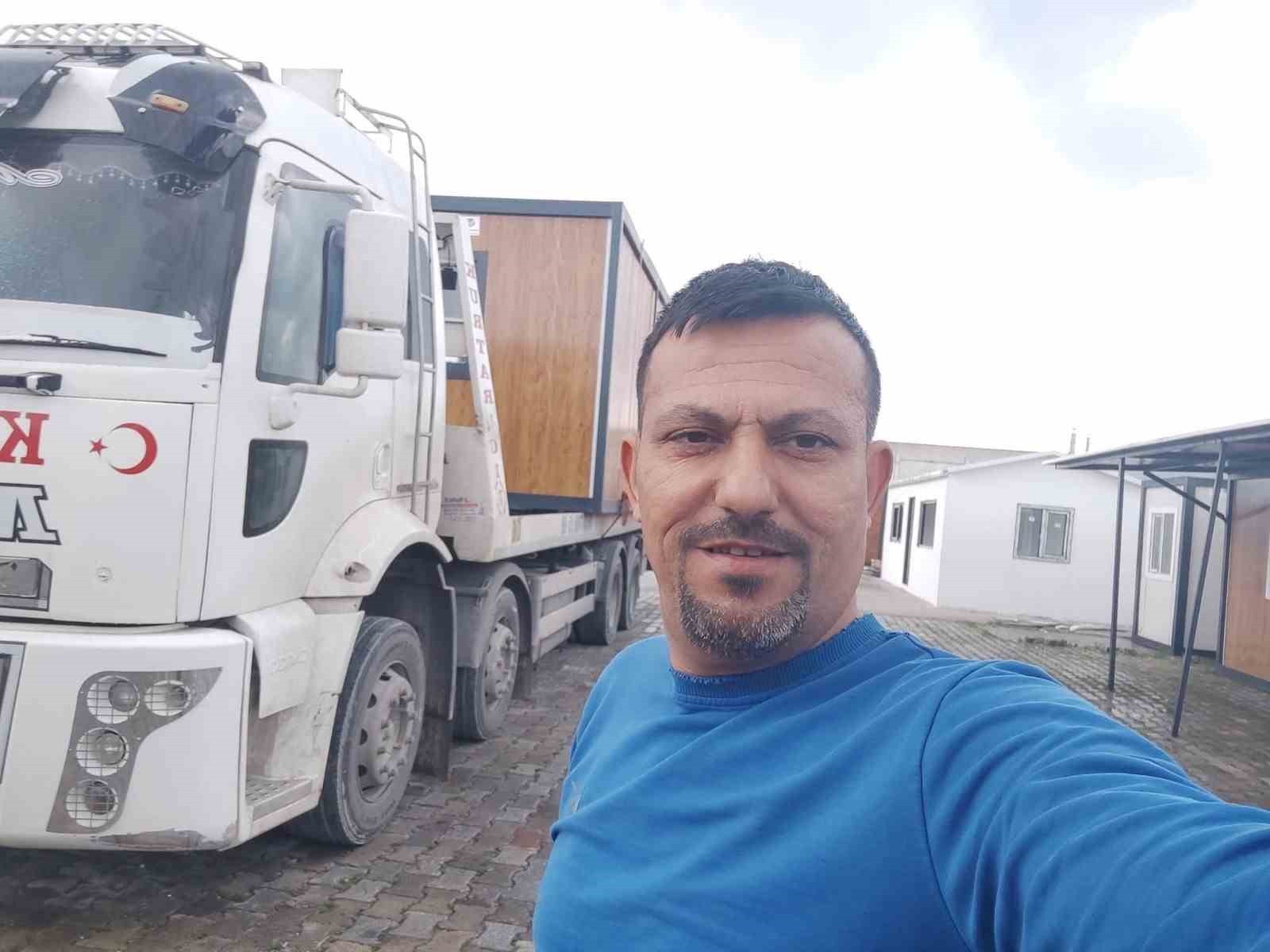 manisada otomobil elektrik diregine carpti 1 olu 2 yarali 0 uSDBkDbL