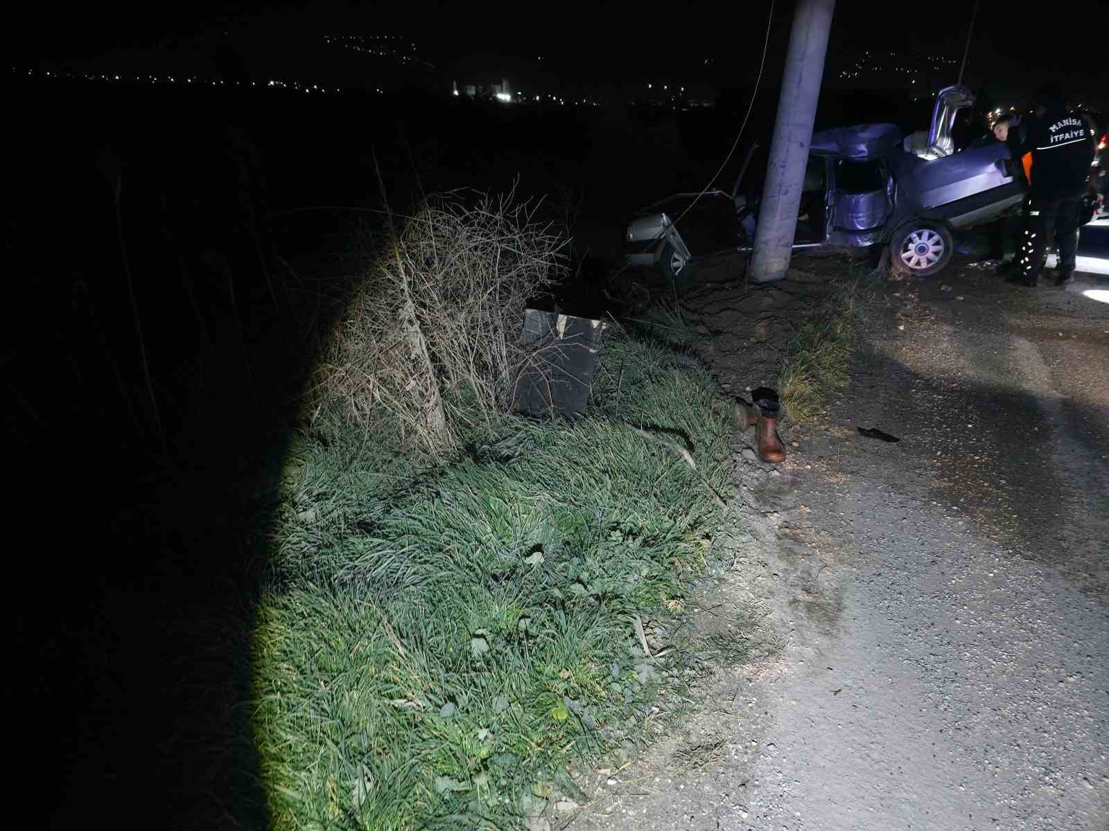 manisada otomobil elektrik diregine carpti 1 olu 2 yarali 1 mHntNAEE