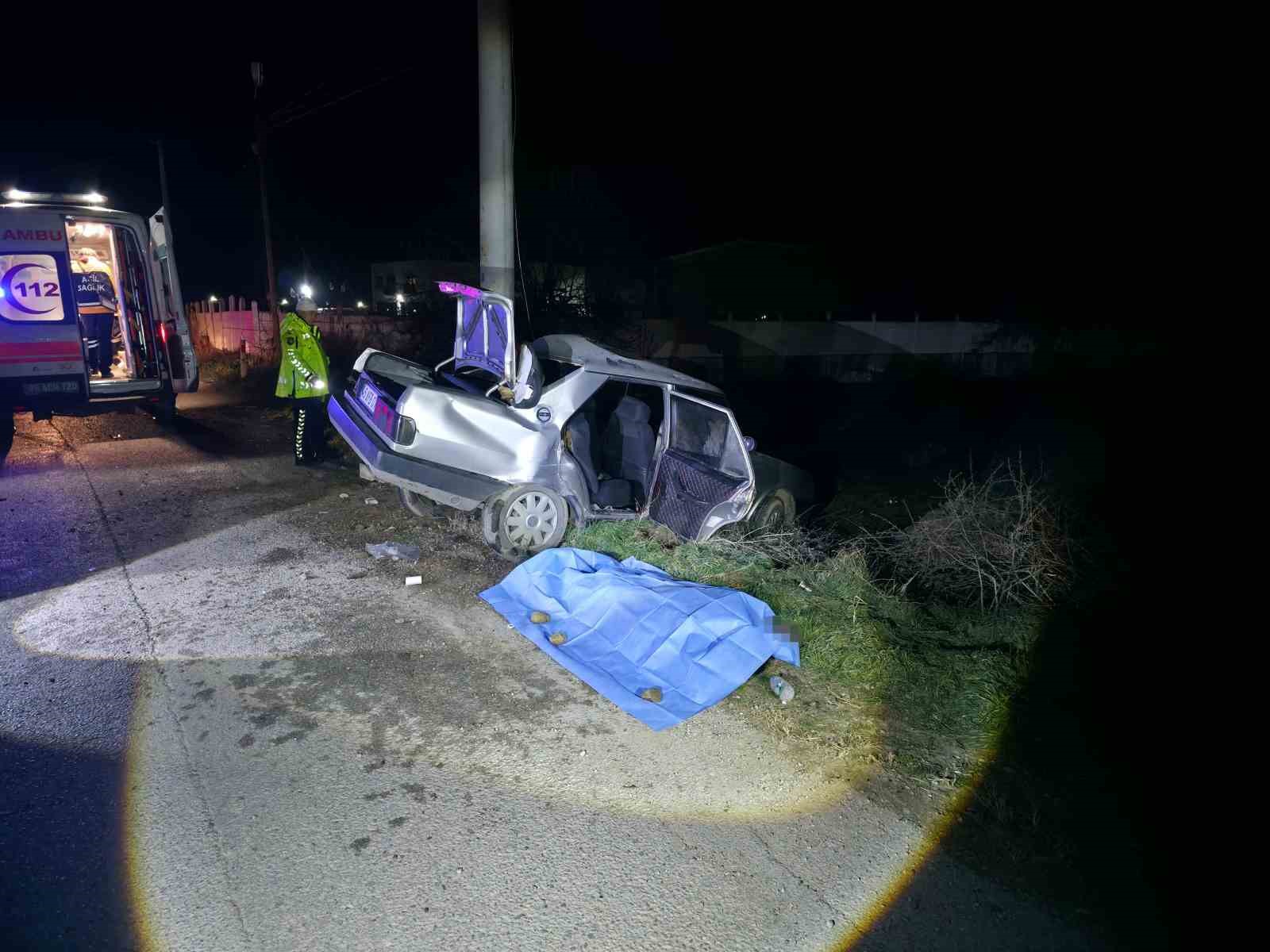 manisada otomobil elektrik diregine carpti 1 olu 2 yarali 2 TQeRA2Wz