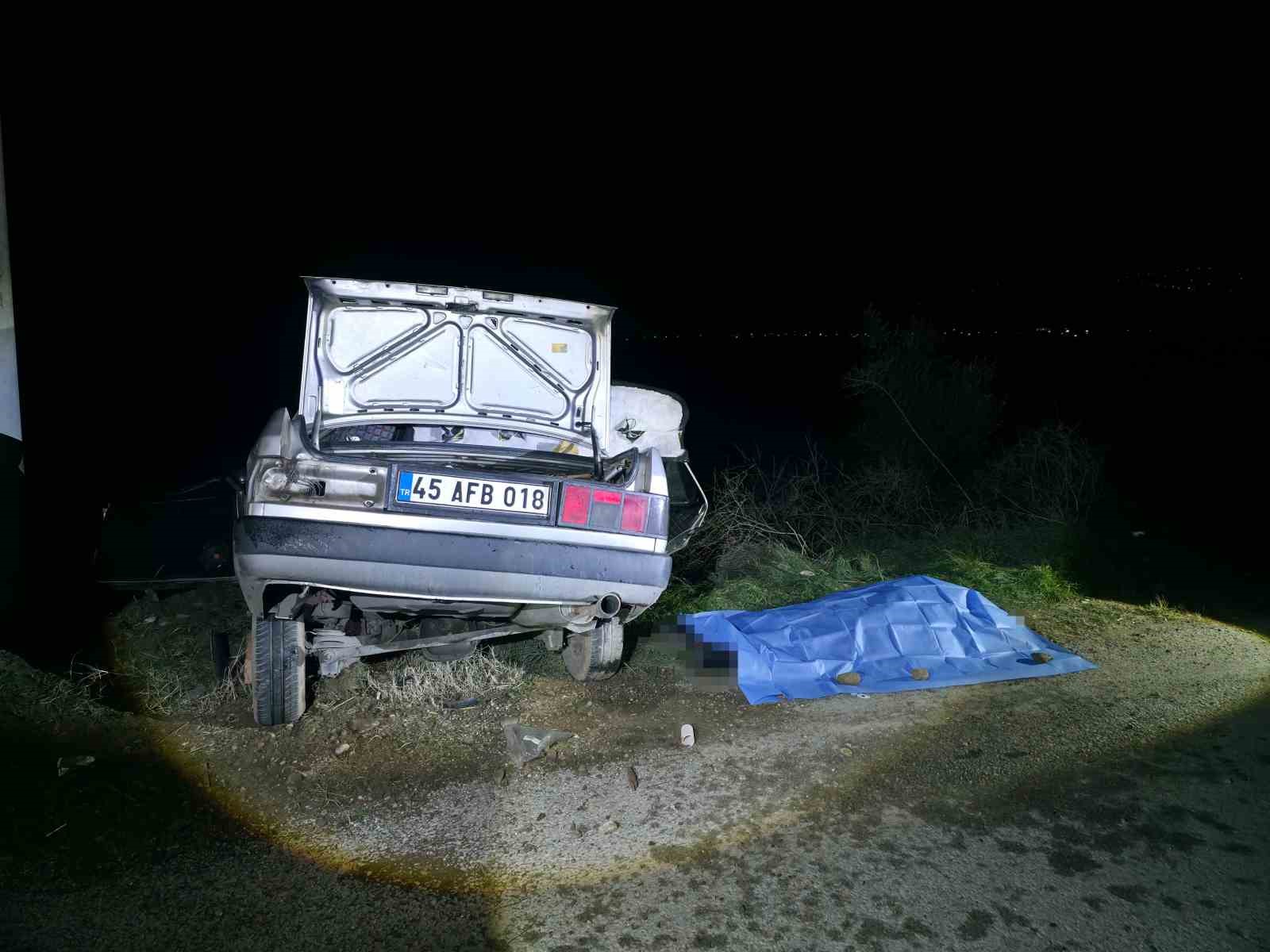 manisada otomobil elektrik diregine carpti 1 olu 2 yarali 4 4FhbVWWb