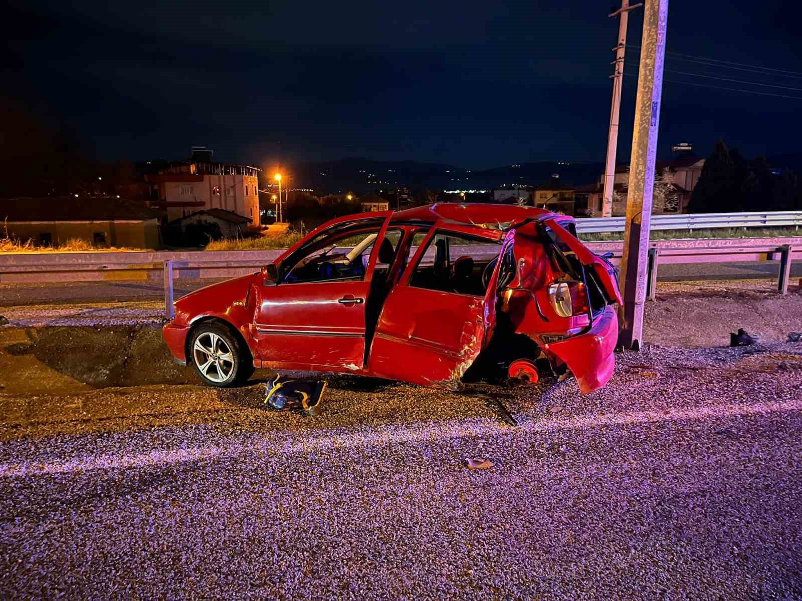 manisada otomobil elektrik diregine carpti 2 olu 1 agir yarali 0 yyqZAWPT