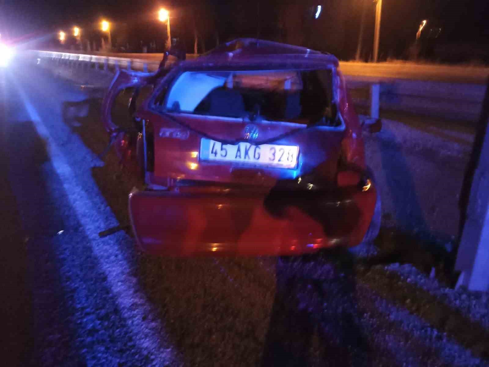 manisada otomobil elektrik diregine carpti 2 olu 1 agir yarali 1