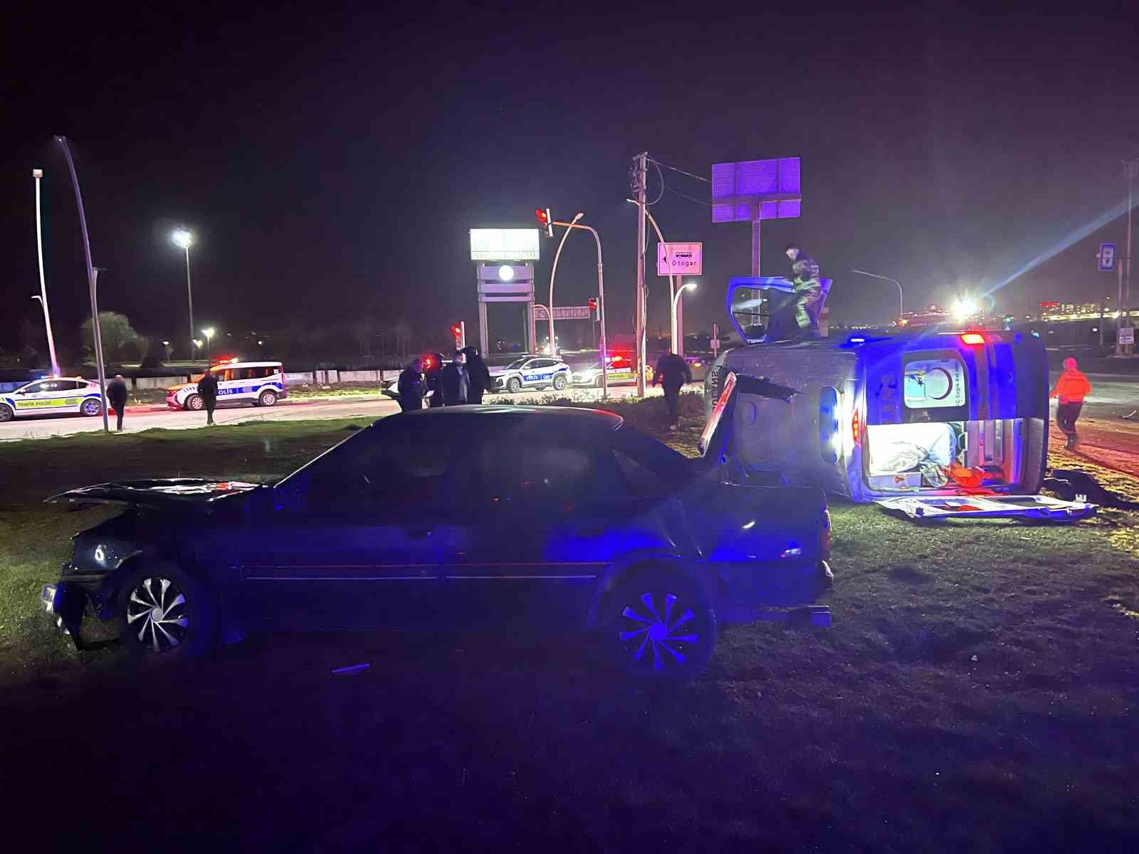 manisada otomobil ile ambulans carpisti 5 yarali 6 jVllLaAe