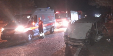 manisada-otomobil-ile-traktor-carpisti-2si-agir-4-yarali-FRuYp25W.jpg
