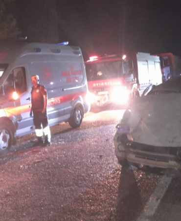 manisada-otomobil-ile-traktor-carpisti-2si-agir-4-yarali-FRuYp25W.jpg