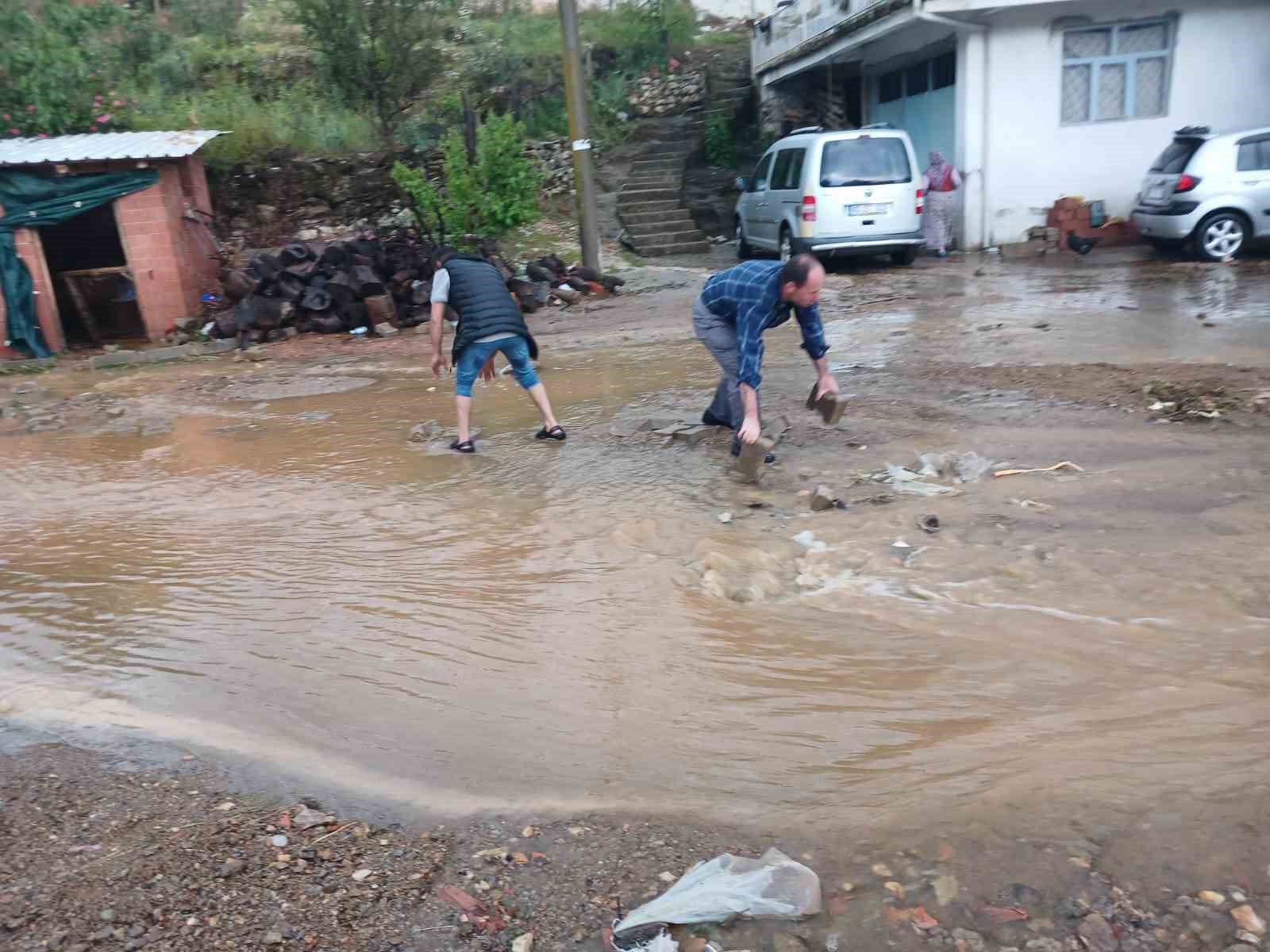 manisada saganak ve dolu etkili oldu 1 KWR32nZE