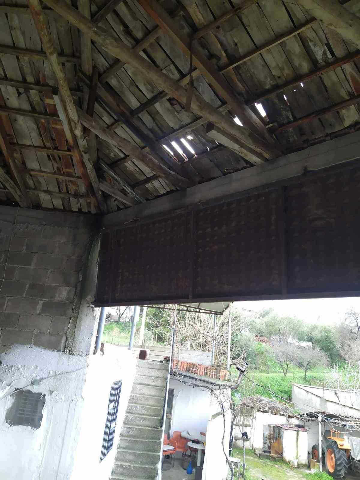 manisada saganak ve firtina catilari ucurdu 3 rX81TZd7
