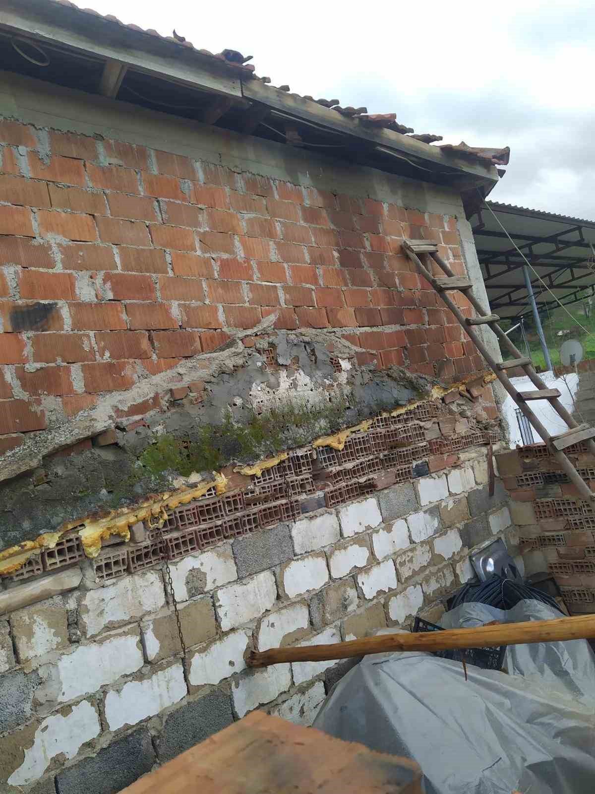 manisada saganak ve firtina catilari ucurdu 5 wn1v25yU