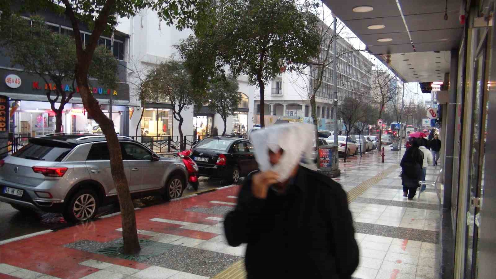 Manisa’da sağanak yağış etkili oluyor 5 manisada saganak yagis etkili oluyor 1 CDCkl7vE