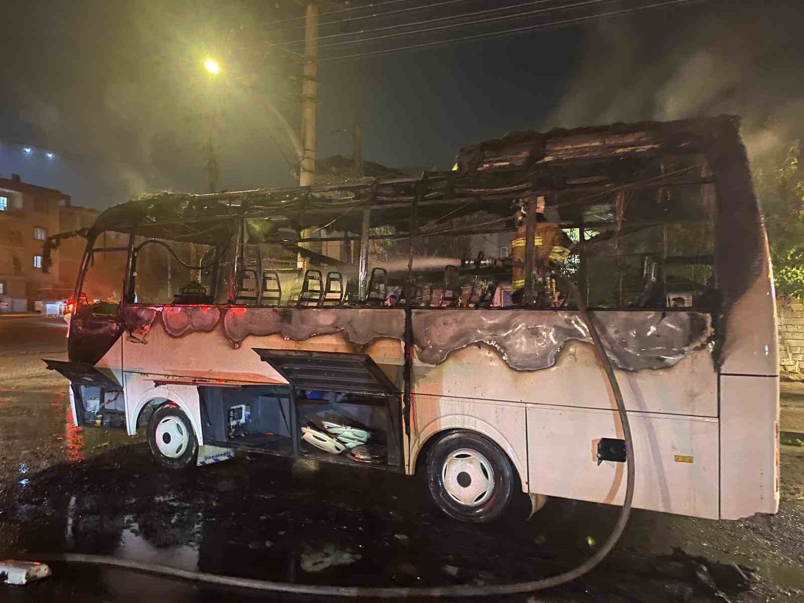 manisada servis otobusu alev alev yandi 2 f5mUAZtZ