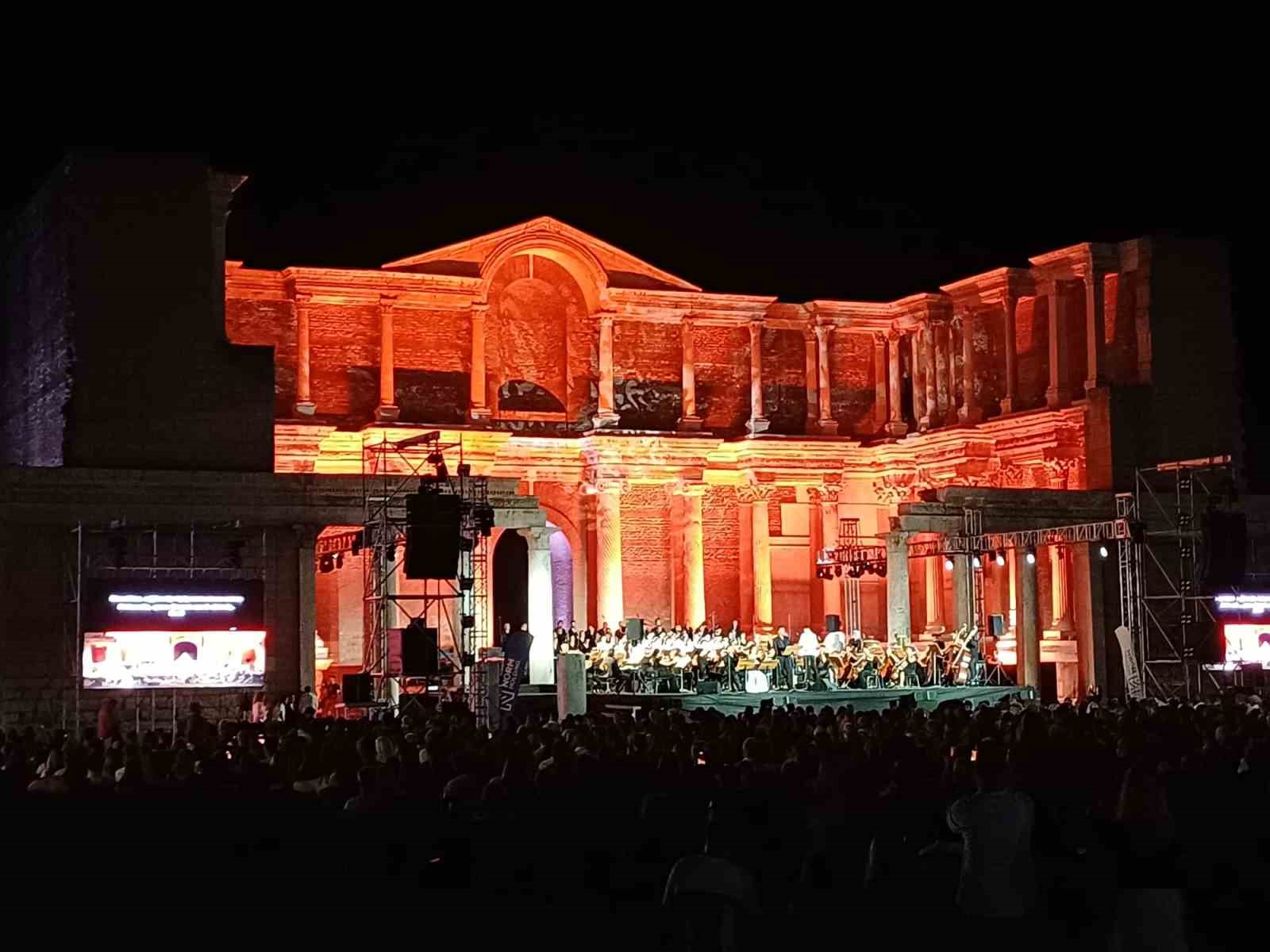 manisada tarihi gece sardes antik kentinde carmina burana ruzgari 1 gQBVr82p