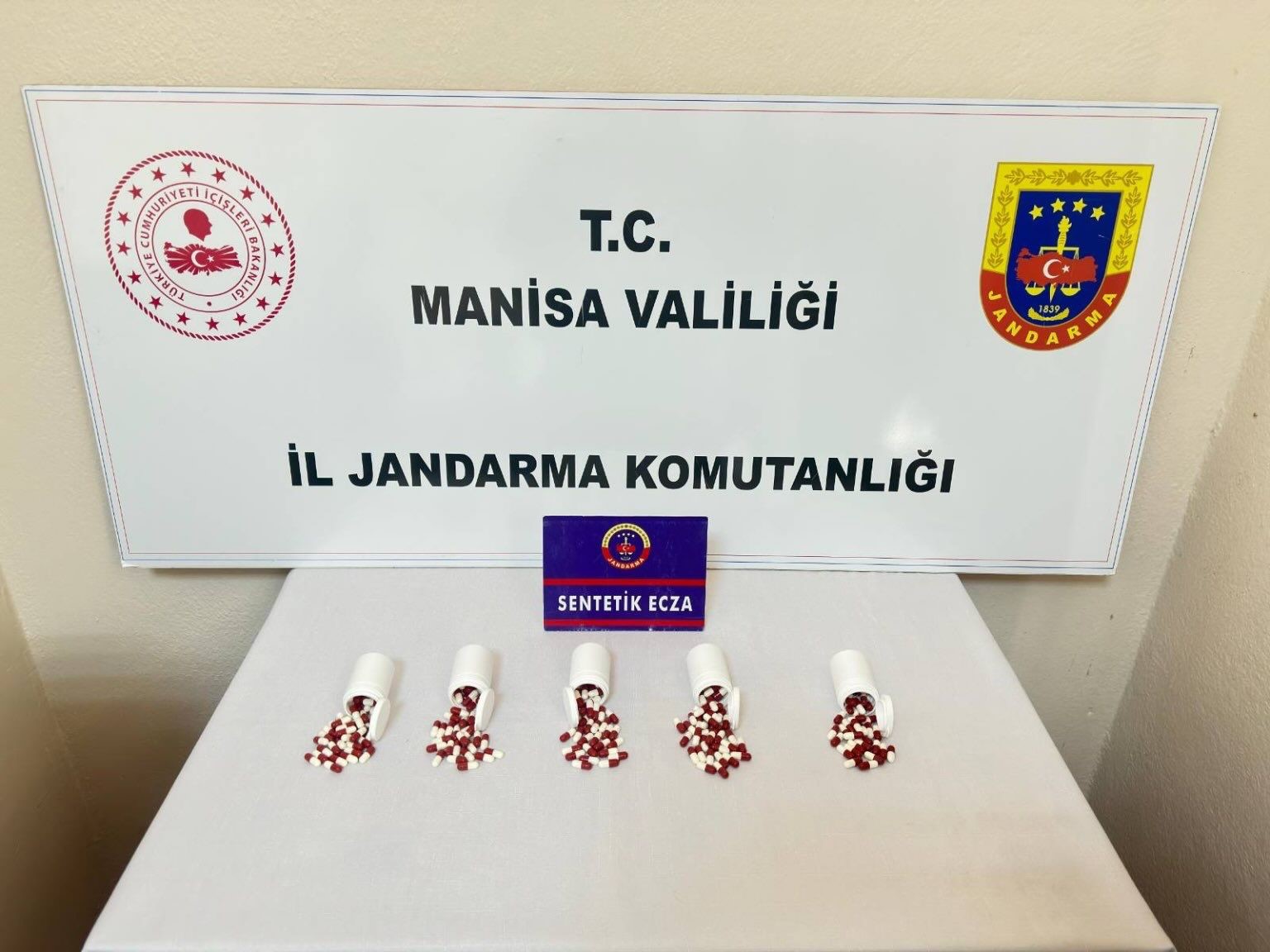 manisada uyusturucu operasyonu 290 adet hap ele gecirildi 0 cAIBReKC