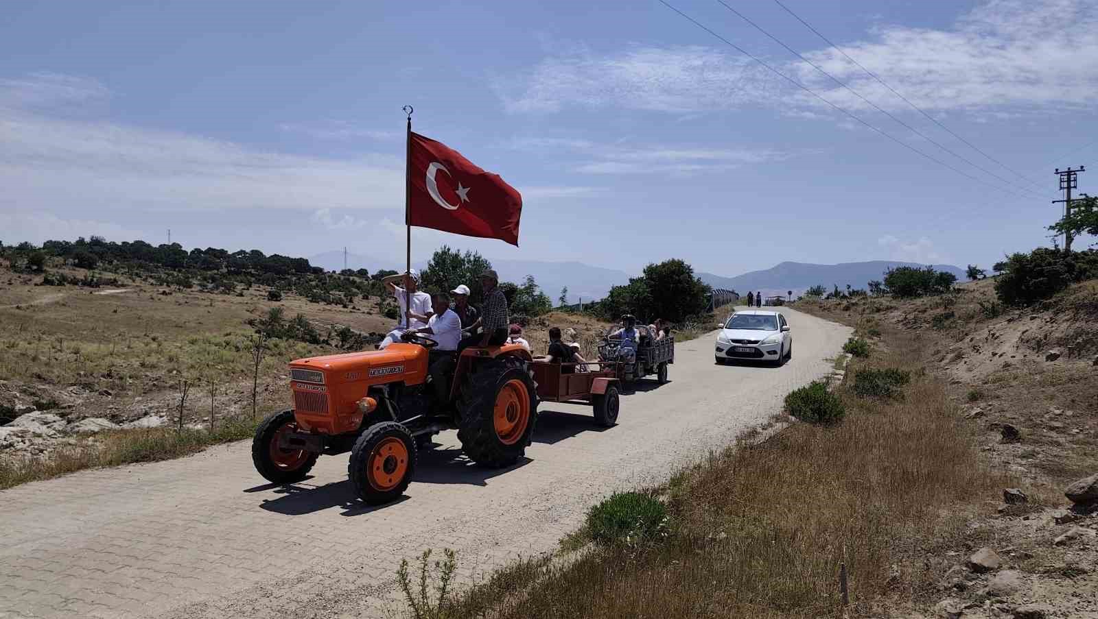 Manisa’da yeni mezarlık projesine traktörlü tepki 6 manisada yeni mezarlik projesine traktorlu tepki 2 UBaYRv35