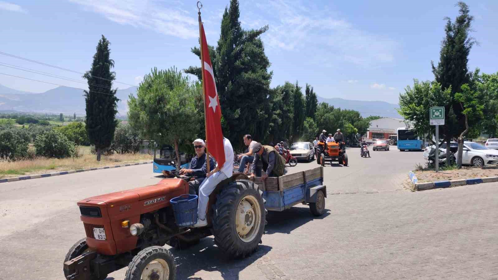 Manisa’da yeni mezarlık projesine traktörlü tepki 8 manisada yeni mezarlik projesine traktorlu tepki 4 LfHHTYUJ