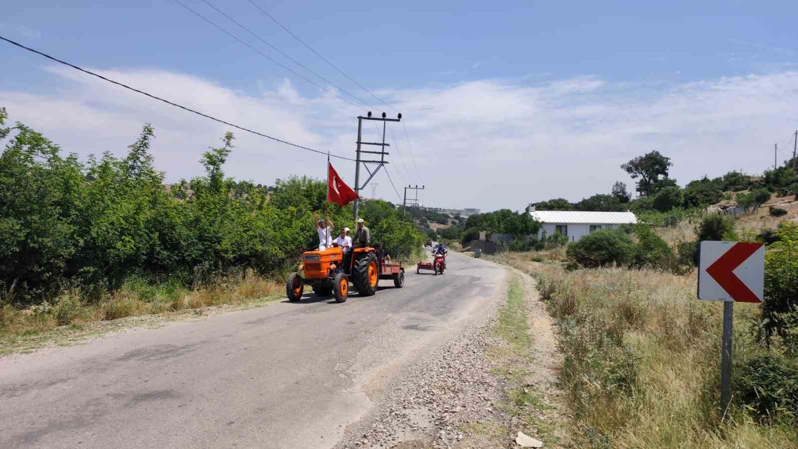 Manisa’da yeni mezarlık projesine traktörlü tepki 10 manisada yeni mezarlik projesine traktorlu tepki 6 RO5bsMqw