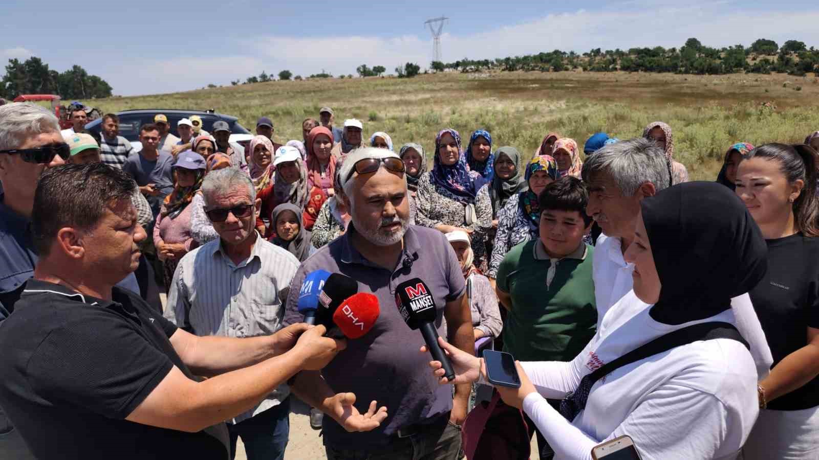 Manisa’da yeni mezarlık projesine traktörlü tepki 11 manisada yeni mezarlik projesine traktorlu tepki 7 eiySTrhh