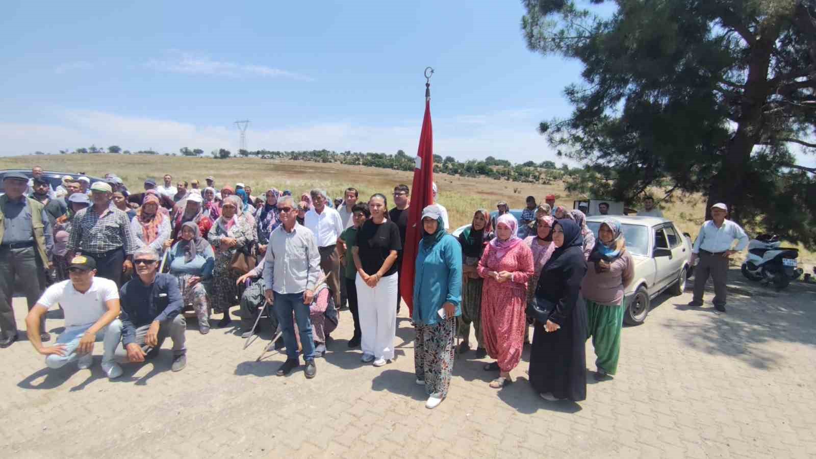 Manisa’da yeni mezarlık projesine traktörlü tepki 12 manisada yeni mezarlik projesine traktorlu tepki 8 3Un89vfN
