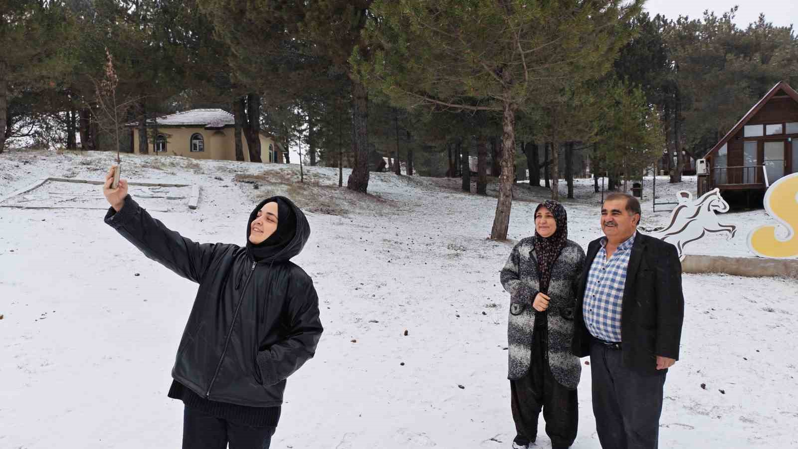 manisada yuksek kesimlerde kar yagisi etkili oldu 3 PwJrIEg5