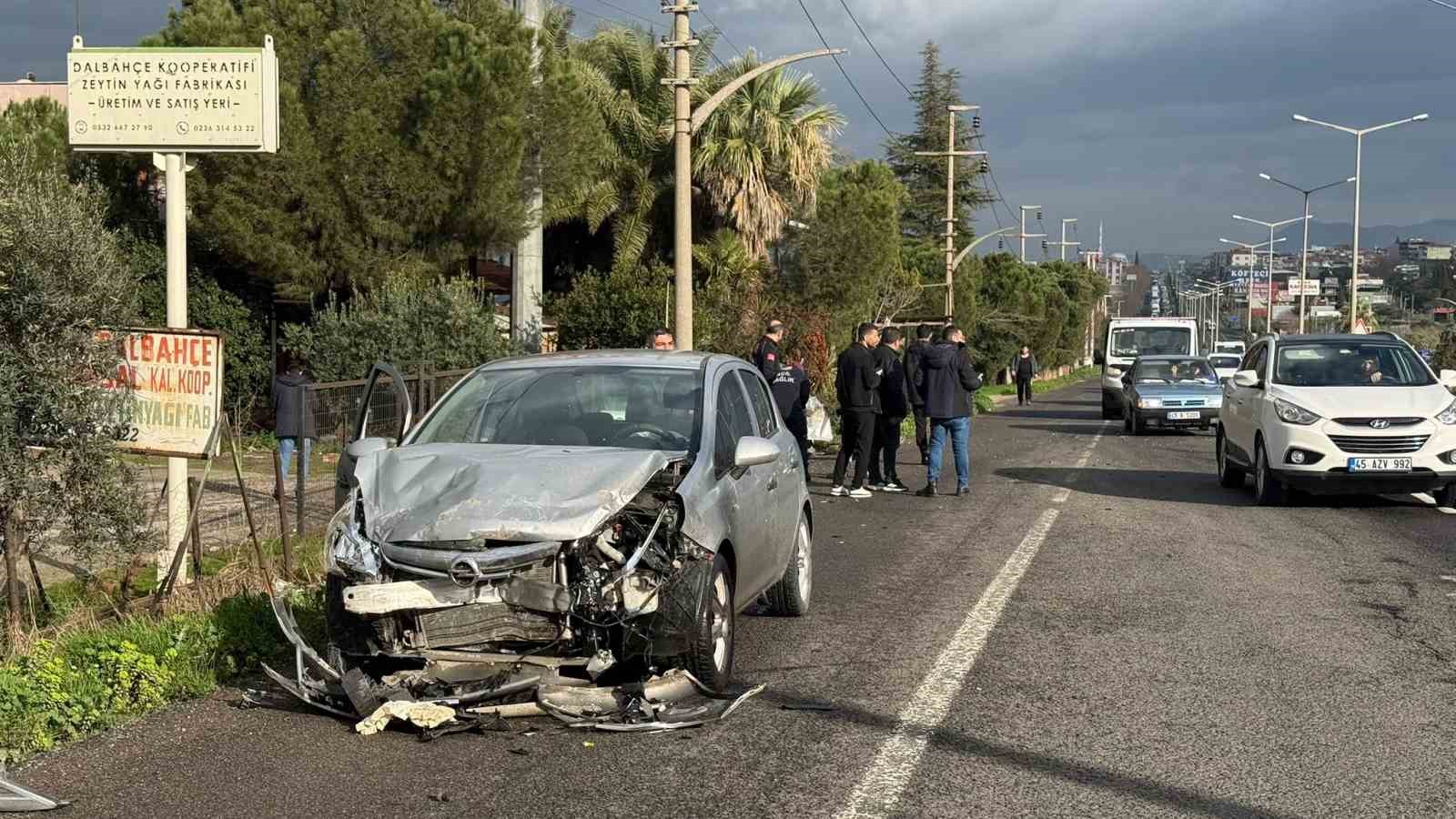 manisada zincirleme trafik kazasi 2 olu 4 yarali 1 B59IpJSc