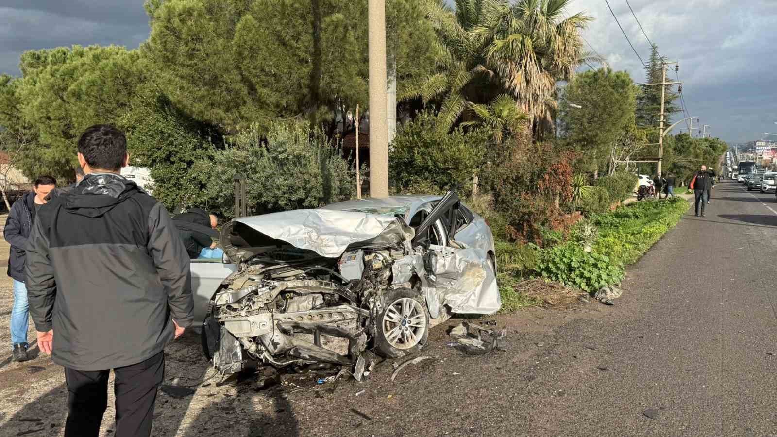 manisada zincirleme trafik kazasi 2 olu 4 yarali 2 65ws5Ihz