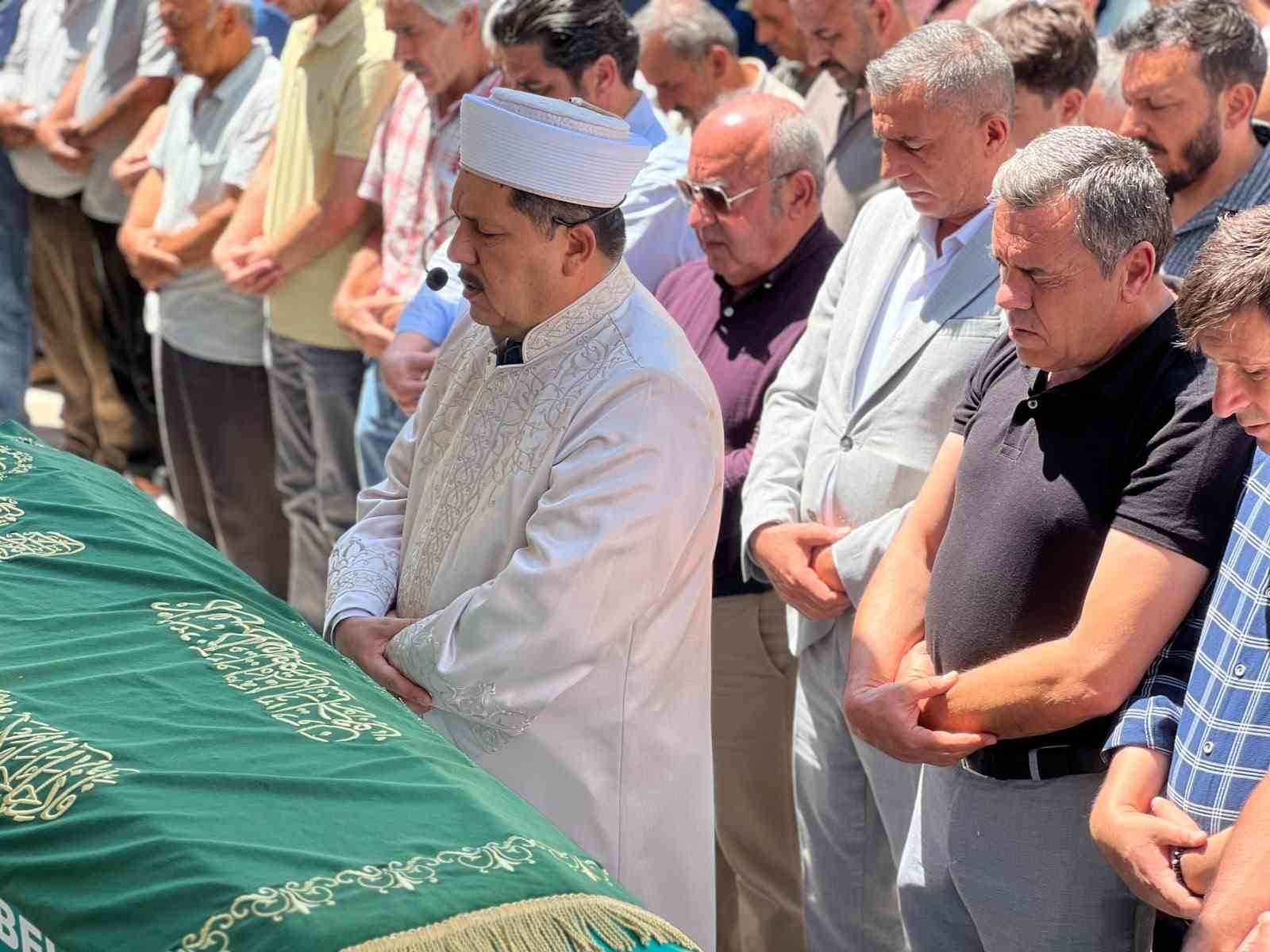 Manisa’daki feci kazada hayatını kaybeden 2 kişi defnedildi 7 manisadaki feci kazada hayatini kaybeden 2 kisi defnedildi 3 IJN6q8ba