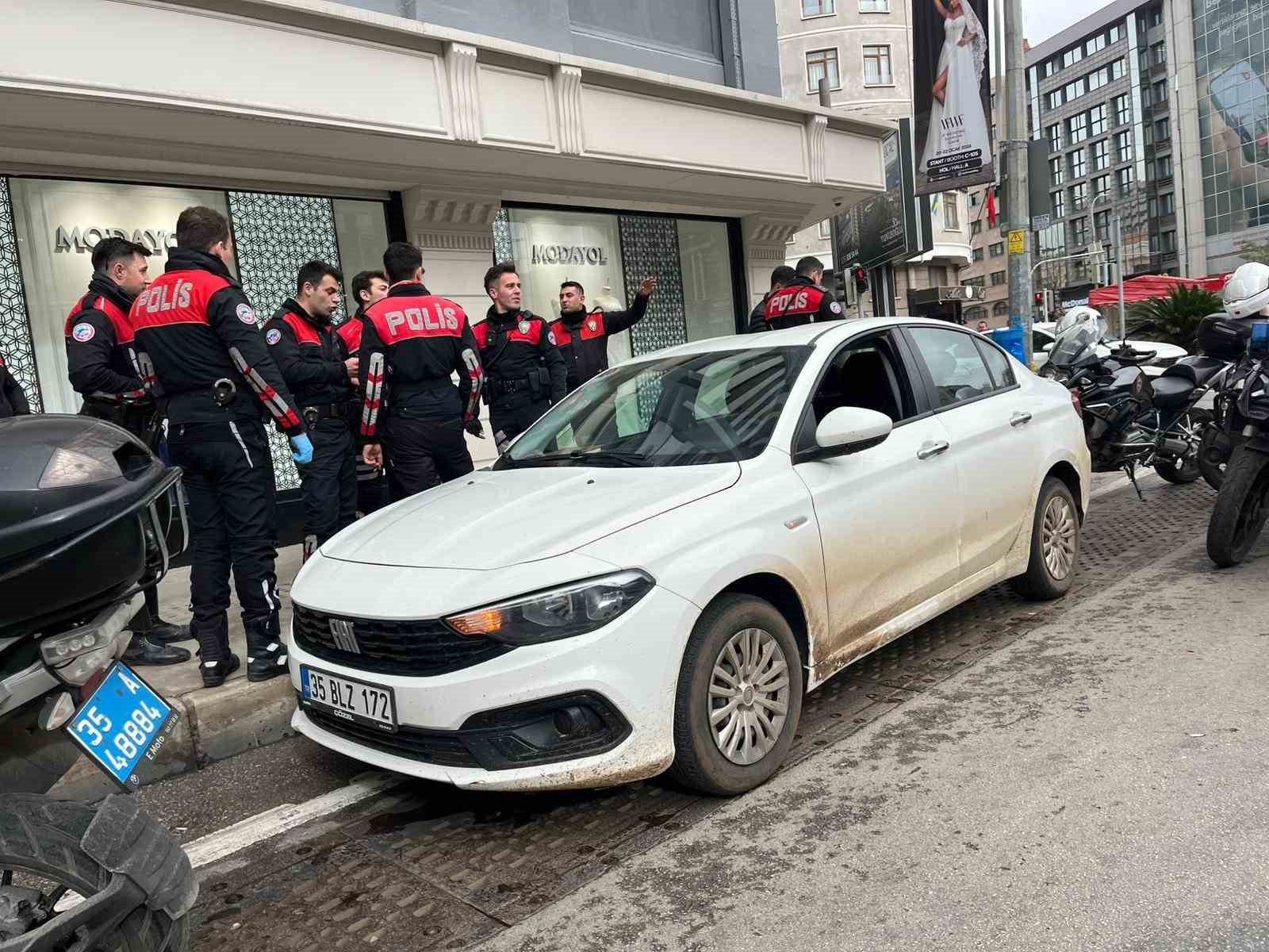 manisadan caldiklari altini izmirde bozdurmak isteyen 2 supheliden biri yakalandi 0 G62JXWka