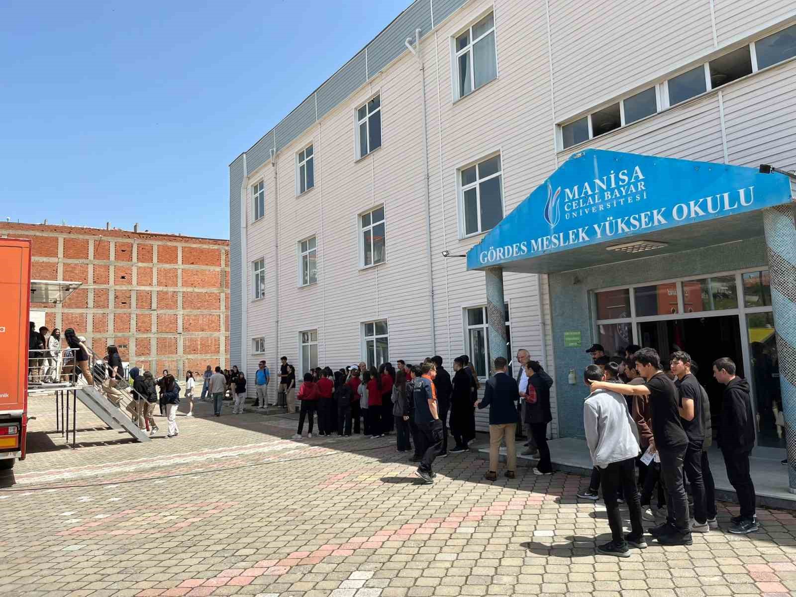 manisali ogrenciler depremi yasadi 2 7N5O1Hc9