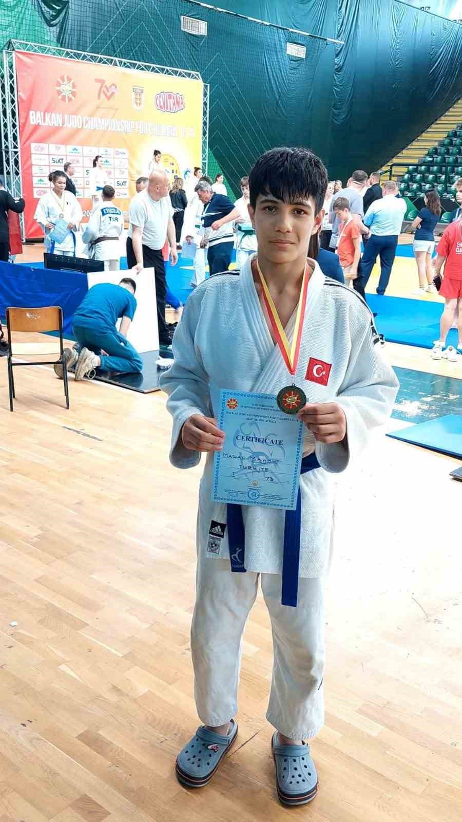 Manisalı sporcu, Balkan Şampiyonu oldu 8 manisali sporcu balkan sampiyonu oldu 4 6TrRABAn