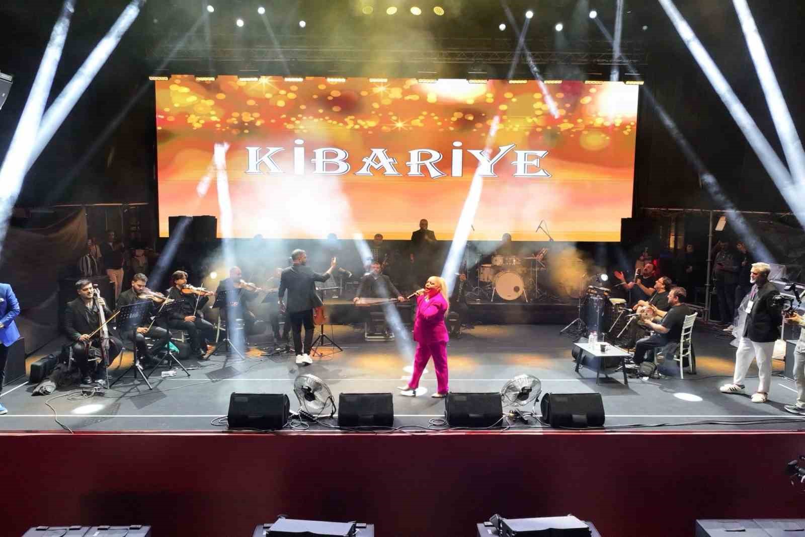 Manisalılar Kibariye ile coştu 5 manisalilar kibariye ile costu 1