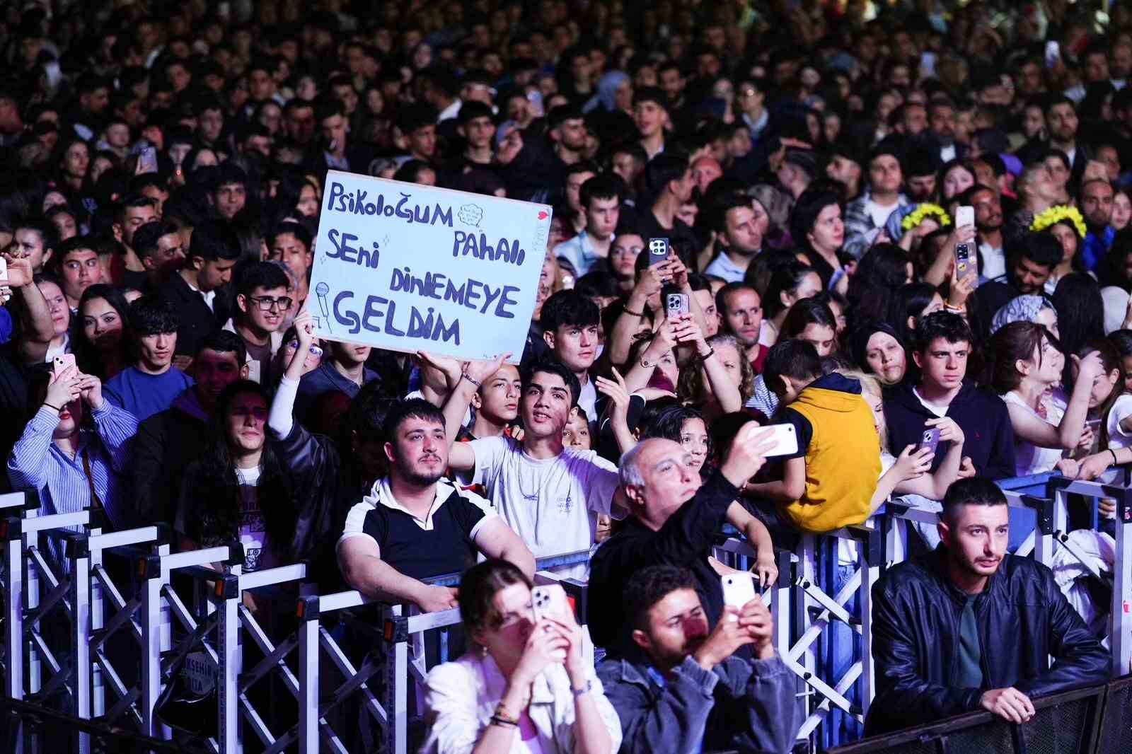 Manisalılar Kibariye ile coştu 7 manisalilar kibariye ile costu 3 hTjYZdj1