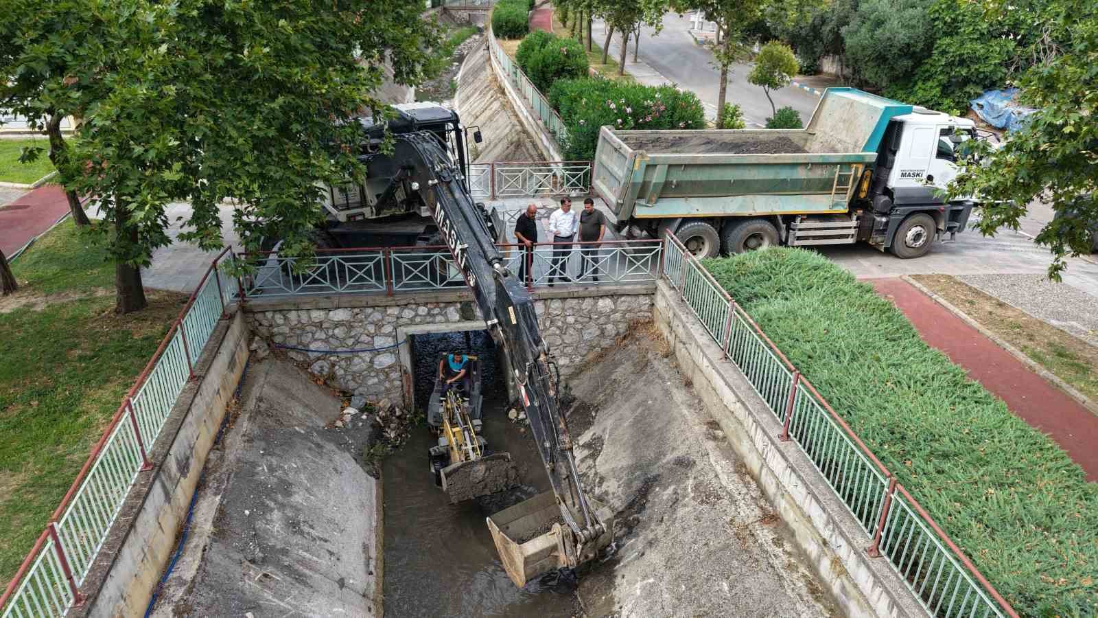 Manisa’nın derelerinde koku ve kirliliğe karşı kapsamlı temizlik 4 manisanin derelerinde koku ve kirlilige karsi kapsamli temizlik 0 MM3zEBph