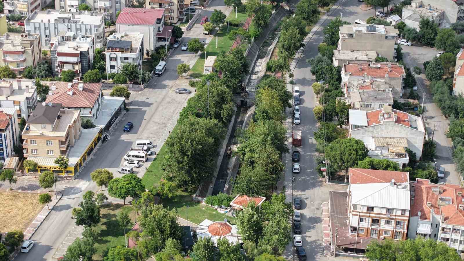 Manisa’nın derelerinde koku ve kirliliğe karşı kapsamlı temizlik 6 manisanin derelerinde koku ve kirlilige karsi kapsamli temizlik 2