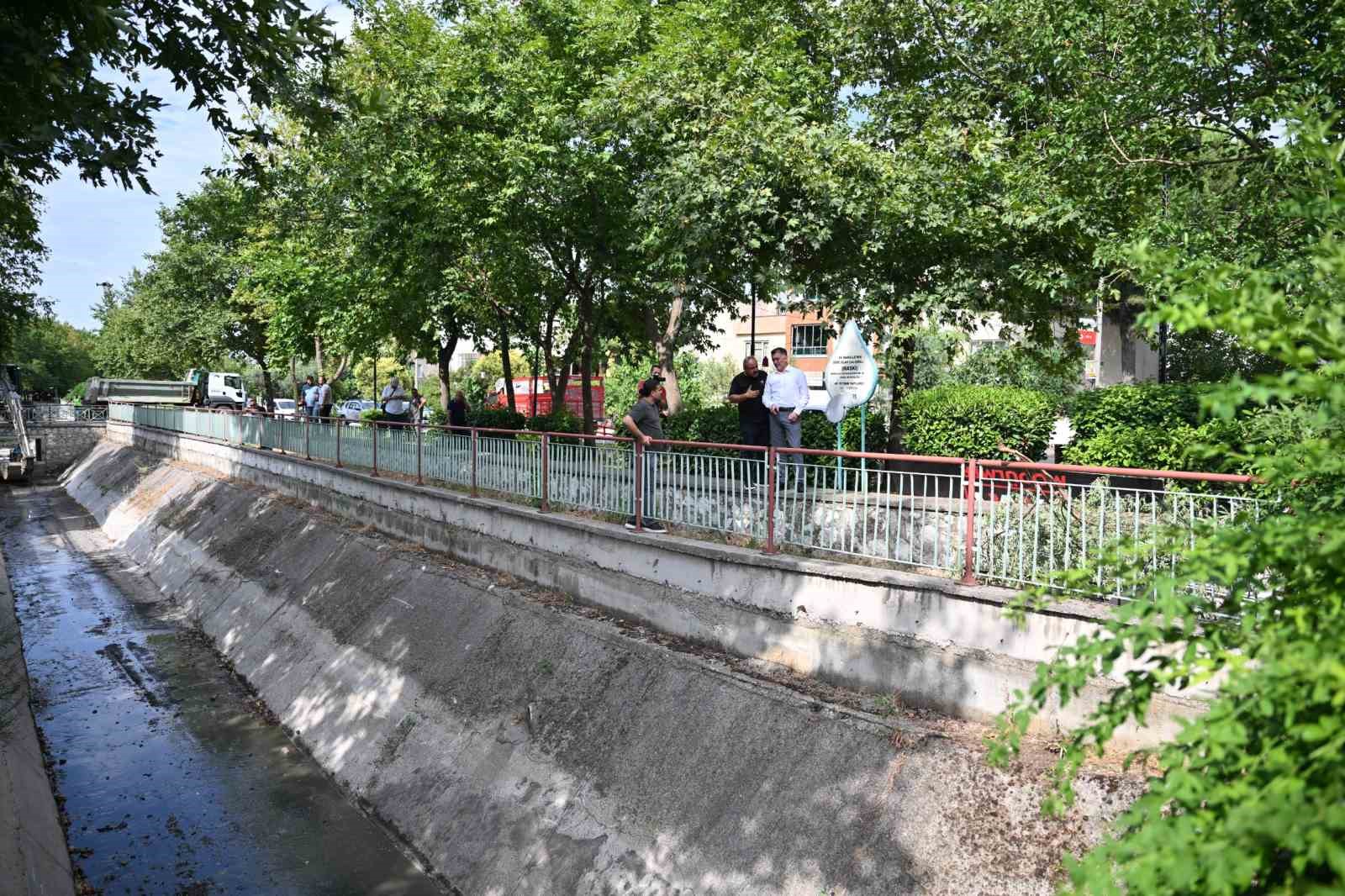 Manisa’nın derelerinde koku ve kirliliğe karşı kapsamlı temizlik 8 manisanin derelerinde koku ve kirlilige karsi kapsamli temizlik 4 muJk5aev