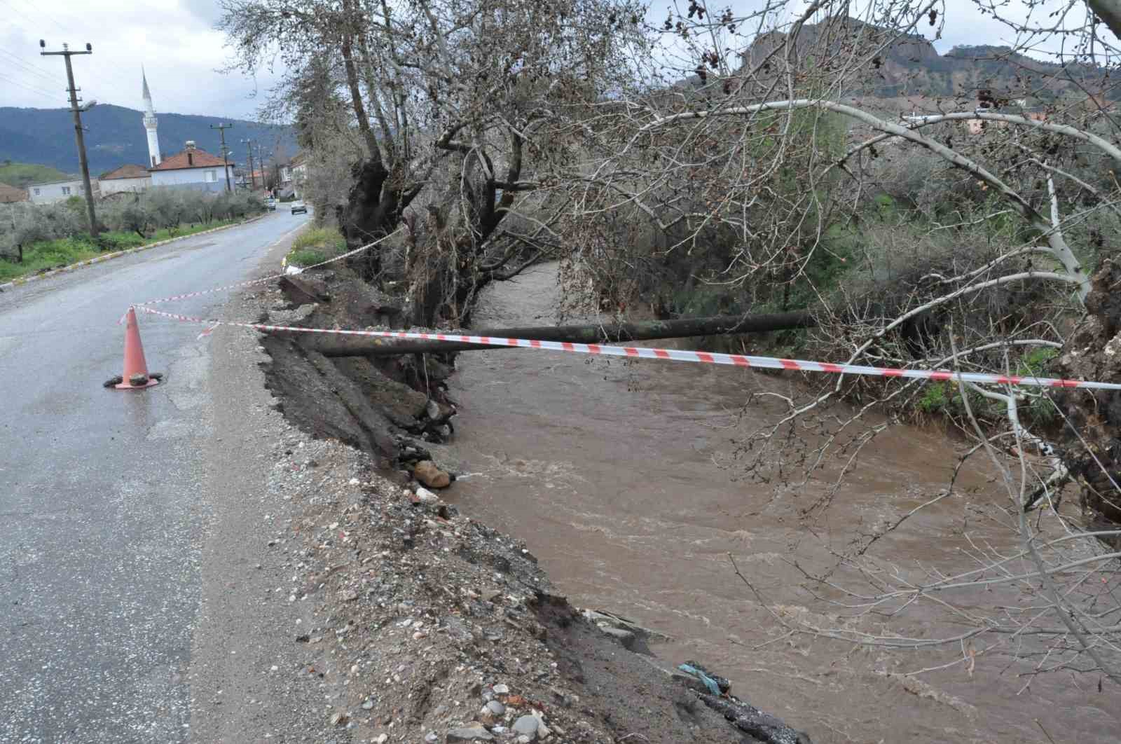 manisanin salihli ilcesi yagis felaketi yasadi 3 4OhUSXJM