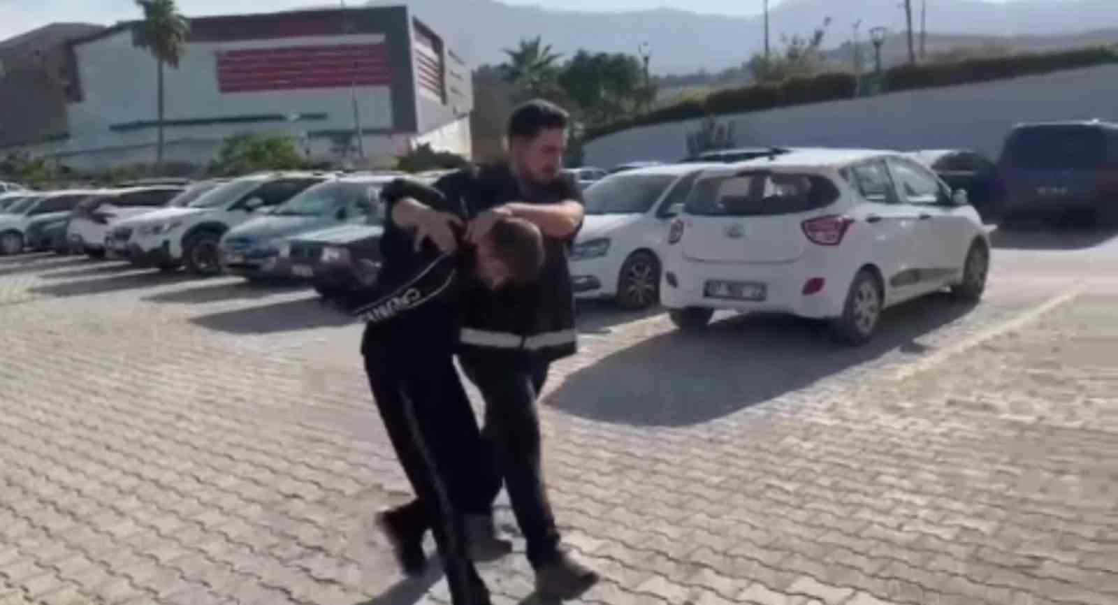 mankenin ustundeki 1000 tllik montu kendi maliymis gibi gitti 2 jVhLiawY