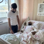 mantar-toplarken-ayi-saldirisina-ugradi-kollariyla-basini-siper-ederek-hayatta-kaldi-pSZ7jrv6.jpg