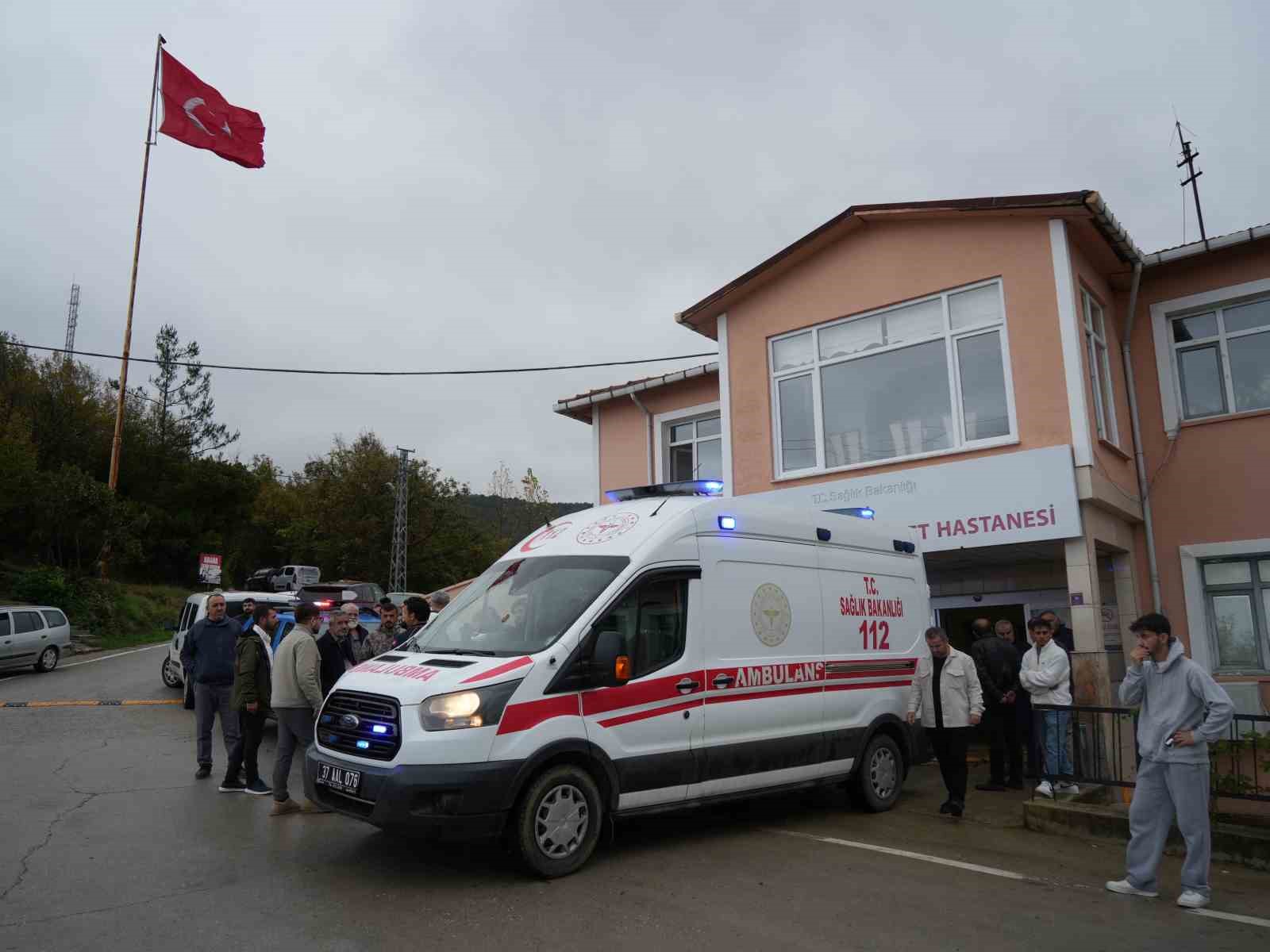 mantar toplarken ayinin saldirisina ugrayan imam yaralandi 3
