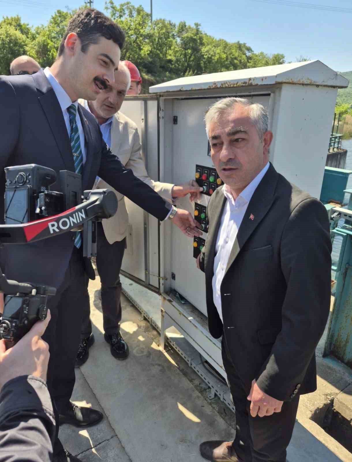 manyas barajinda kapaklar acildi kanallara su verilmeye baslandi 2 BaHm1qYu