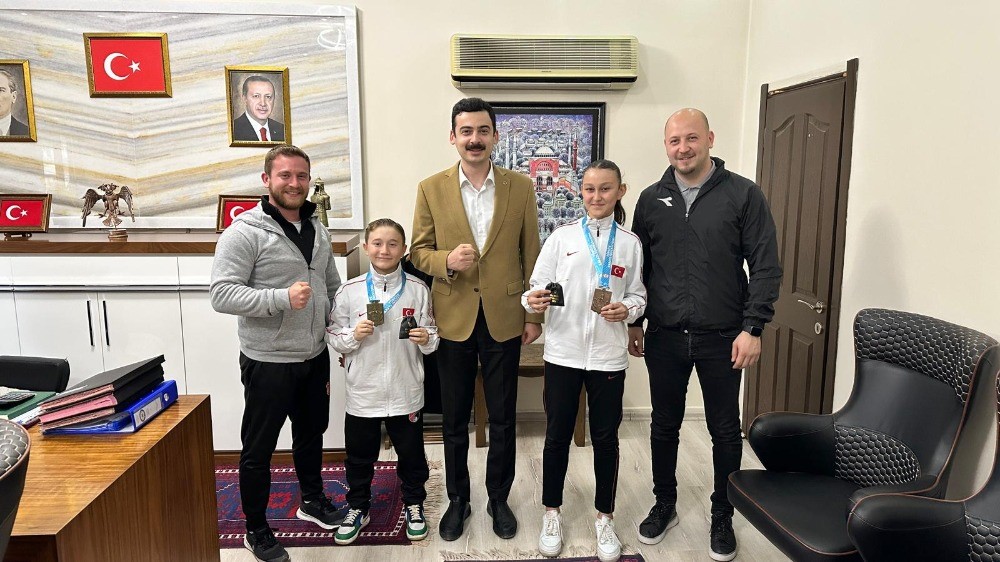manyastan karate sampiyonasinda cifte derece 0 rvYECw98