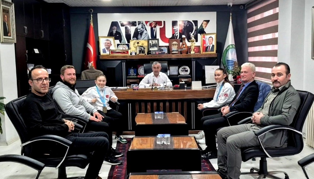manyastan karate sampiyonasinda cifte derece 1 UNUKtFsy