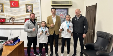 manyastan-karate-sampiyonasinda-cifte-derece-QNi2LjKn.jpg