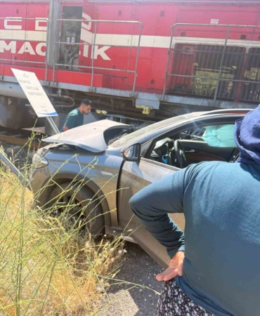 manzarayi-cekerken-tren-kazasini-kaydetti-11wITKdC.jpg