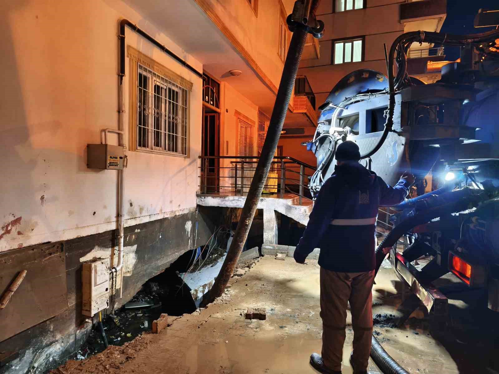 Mardin Büyükşehir Belediyesi ve MARSU’dan sel seferberliği 4 mardin buyuksehir belediyesi ve marsudan sel seferberligi 0 geE4v92P