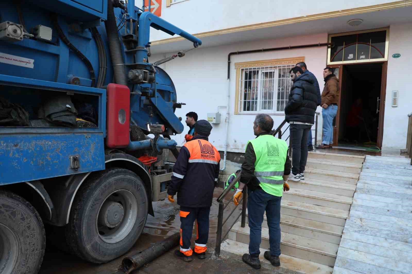 Mardin Büyükşehir Belediyesi ve MARSU’dan sel seferberliği 5 mardin buyuksehir belediyesi ve marsudan sel seferberligi 1 FDPIHLVH
