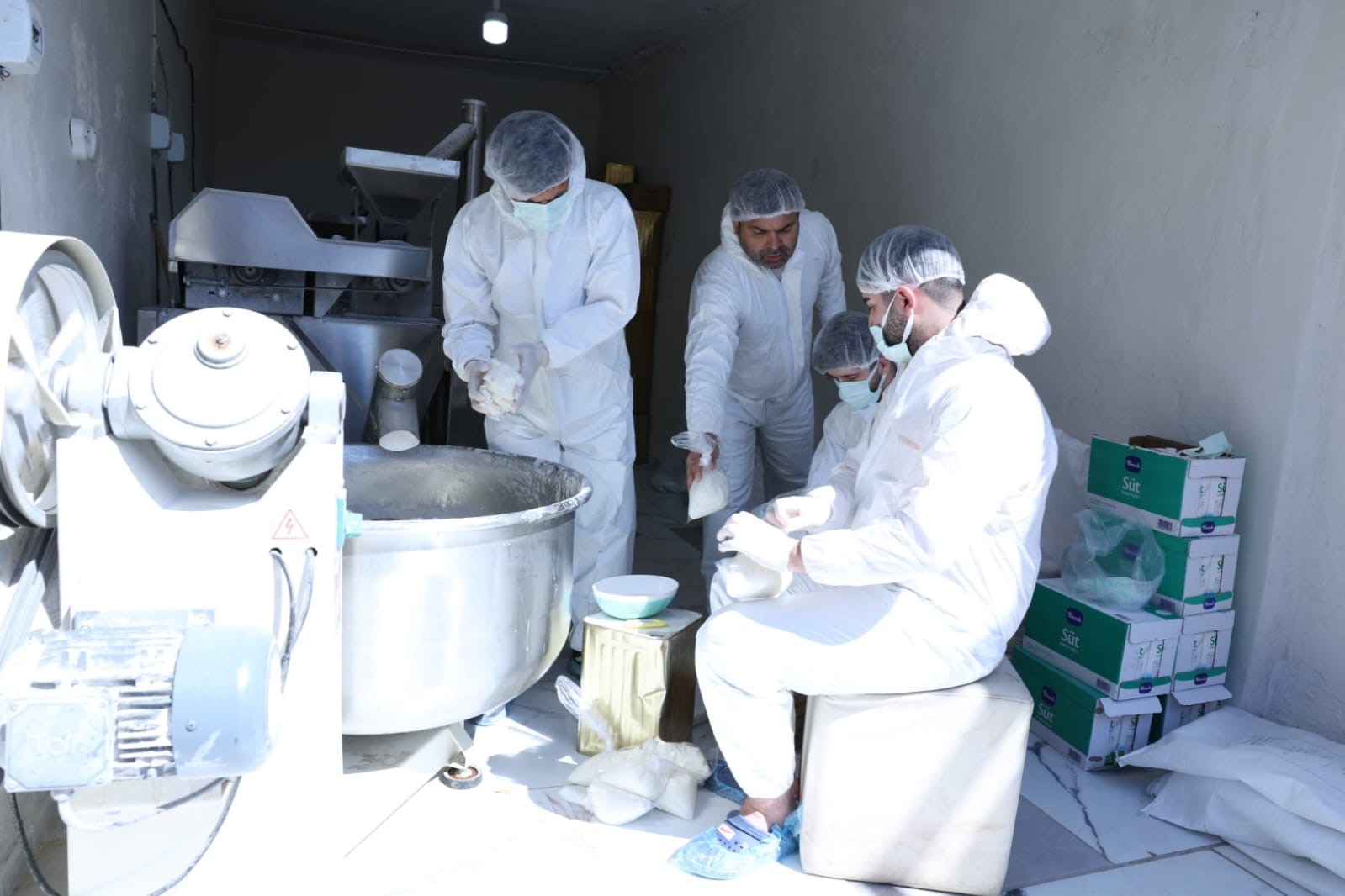 mardin buyuksehir belediyesinden ureticilere 10 ton ari keki dagitimi 2