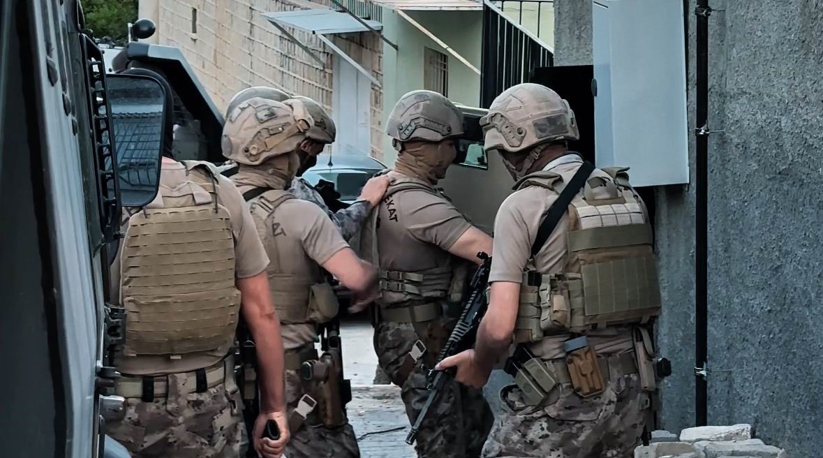 Mardin merkezli 7 ilde yasa dışı bahis ve dolandırıcılık operasyonu: 10 milyarlık işlem hacmi belirlendi 7 mardin merkezli 7 ilde yasa disi bahis ve dolandiricilik operasyonu 10 milyarlik islem hacmi WPCDNIbF