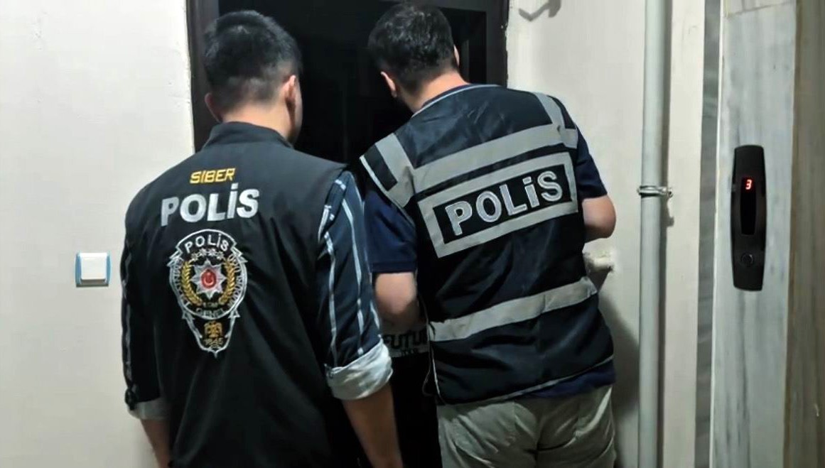 Mardin merkezli 7 ilde yasa dışı bahis ve dolandırıcılık operasyonu: 10 milyarlık işlem hacmi belirlendi 5 mardin merkezli 7 ilde yasa disi bahis ve dolandiricilik operasyonu 10 milyarlik islem hacmi p9nkHAp4